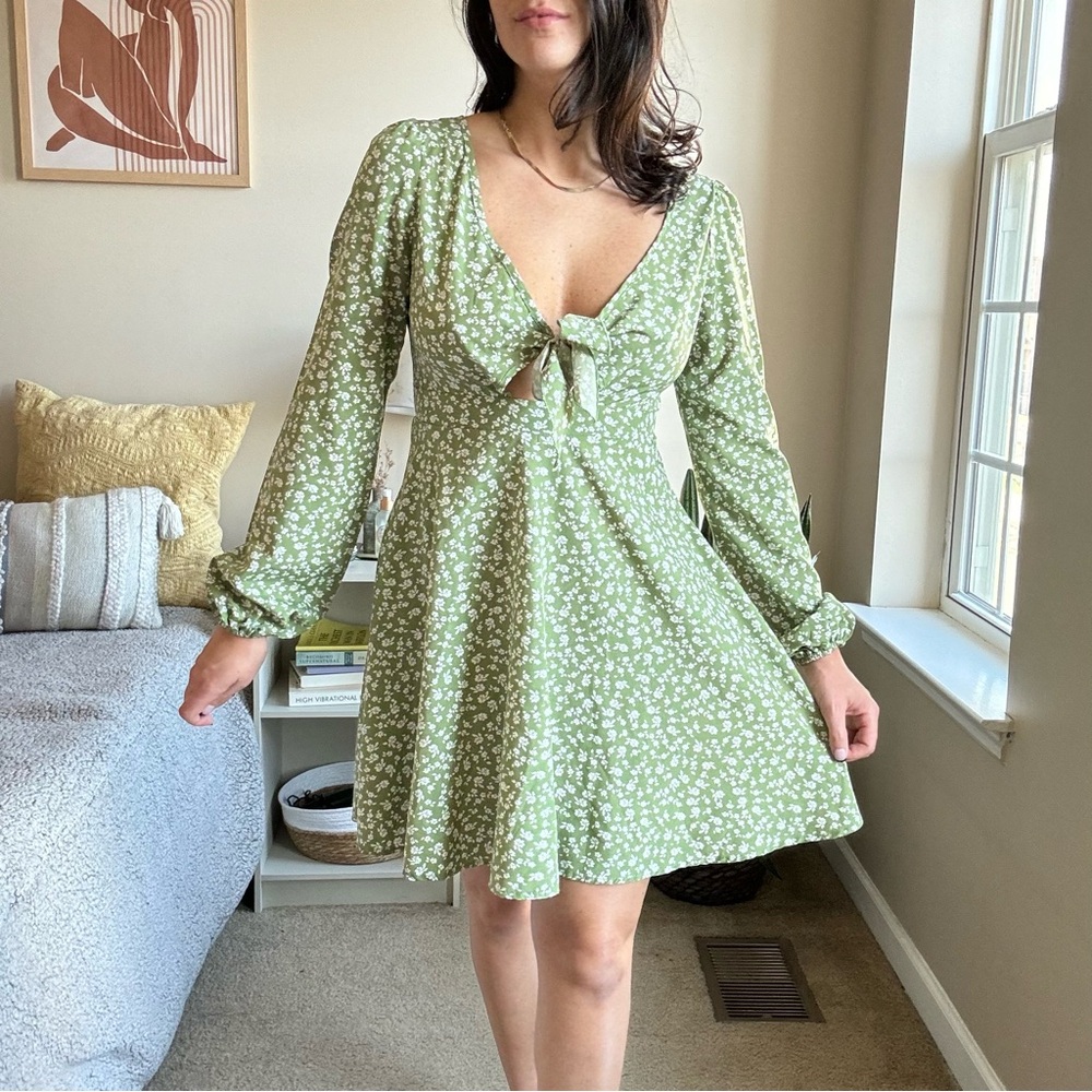 Green and white floral dress with peekaboo cutout & bow